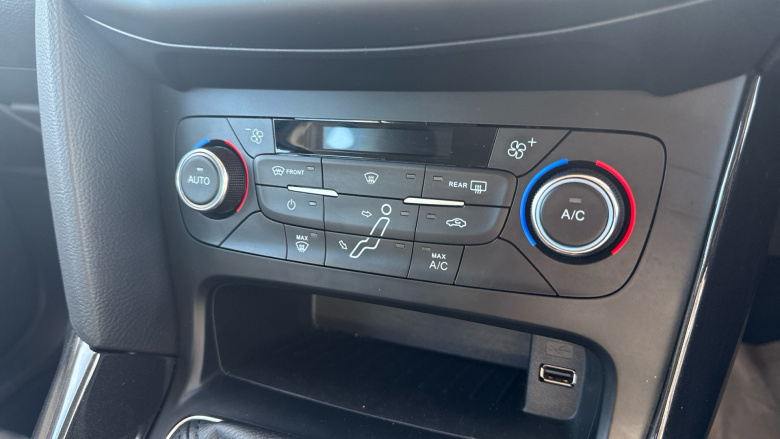 Ford Focus 1.0 EcoBoost 125 Titanium 5dr Petrol Hatchback